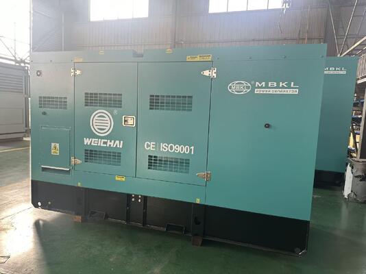 Generador diesel Weichai de bajo decibel 140KVA / 112KW, construido con materiales de insonorización de alta calidad para un funcionamiento silencioso las 24 horas del día, los 7 días de la semana